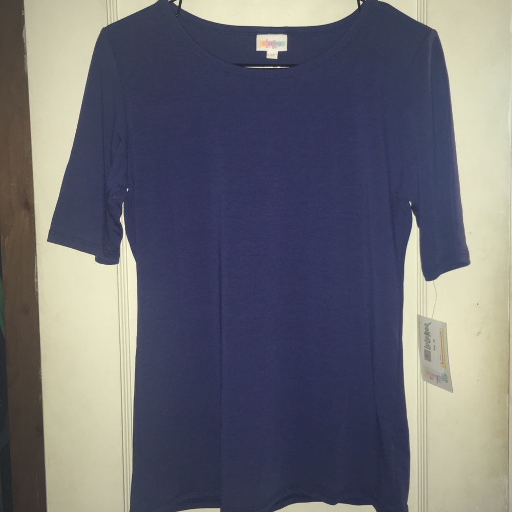 NWT LulaRoe M Gigi Top